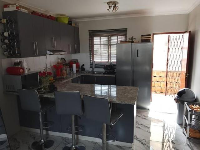 2 Bedroom Apartment in Clarendon