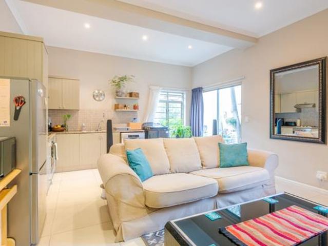 2 Bedroom Apartment in Constantia