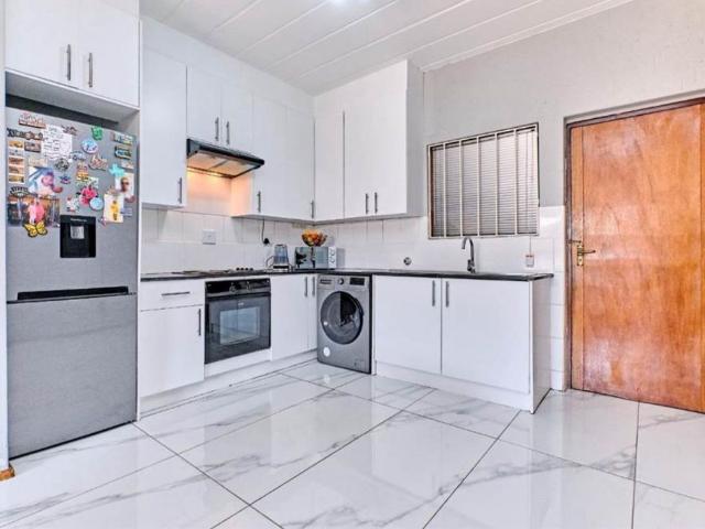 2 Bedroom Apartment in Constantia Kloof
