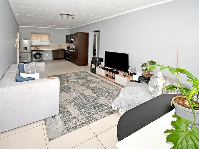 2 Bedroom Apartment in Dainfern