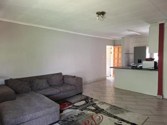 2 Bedroom Apartment in Die Hoewes