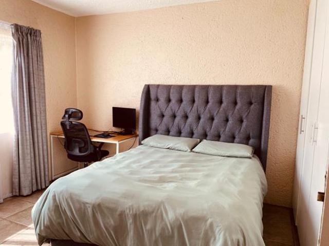 2 Bedroom Apartment in Die Hoewes