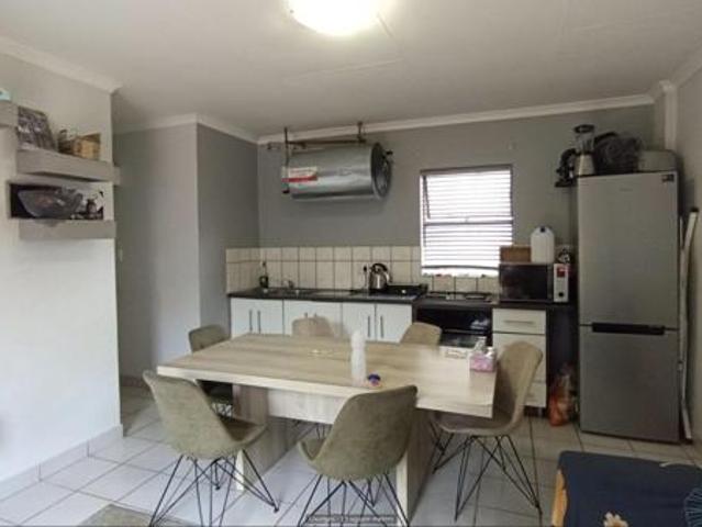 2 Bedroom Apartment in Die Hoewes