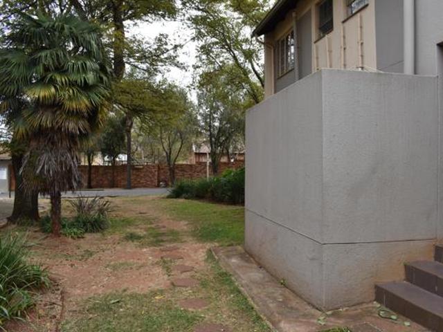 2 Bedroom Apartment in Die Hoewes
