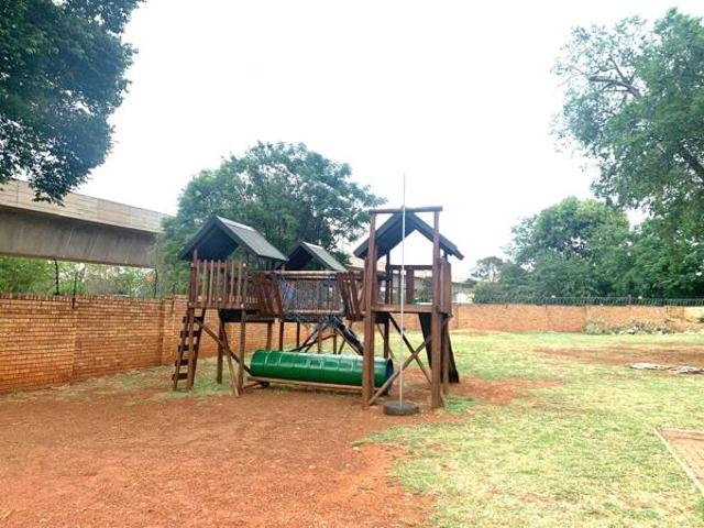 2 Bedroom Apartment in Die Hoewes