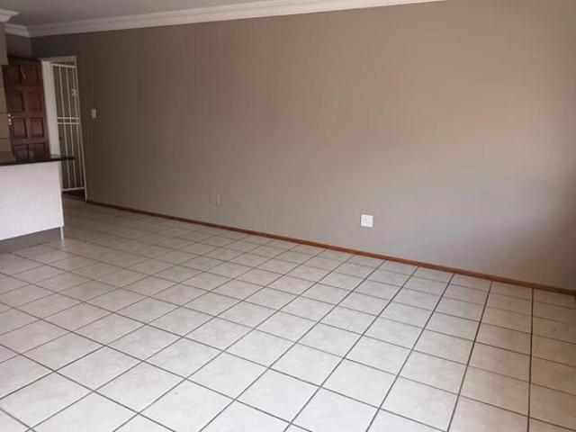 2 Bedroom Apartment in Die Hoewes