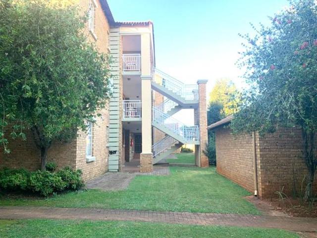 2 Bedroom Apartment in Die Hoewes