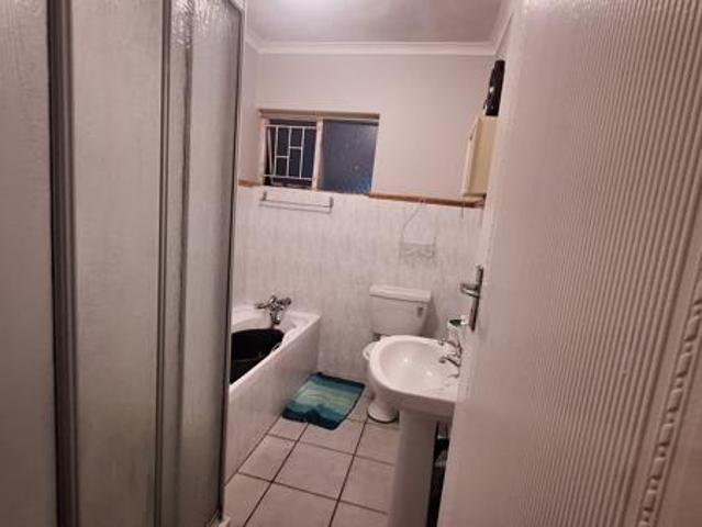 2 Bedroom Apartment in Die Hoewes