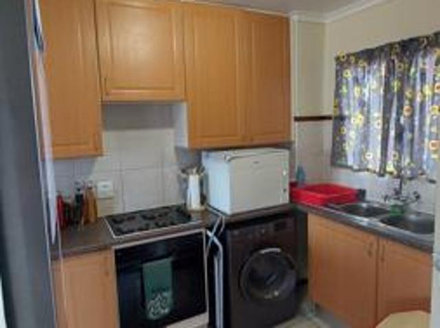 2 Bedroom Apartment in Die Hoewes