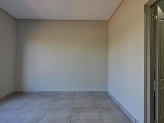 2 Bedroom Apartment in Die Hoewes