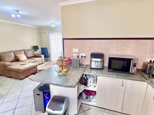 2 Bedroom Apartment in Die Hoewes