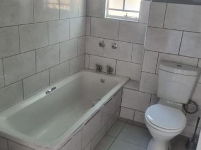 2 Bedroom Apartment in Die Hoewes