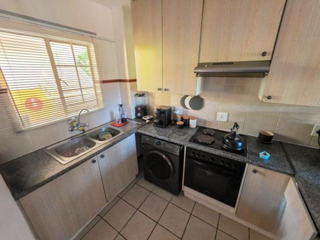 2 Bedroom Apartment in Die Hoewes