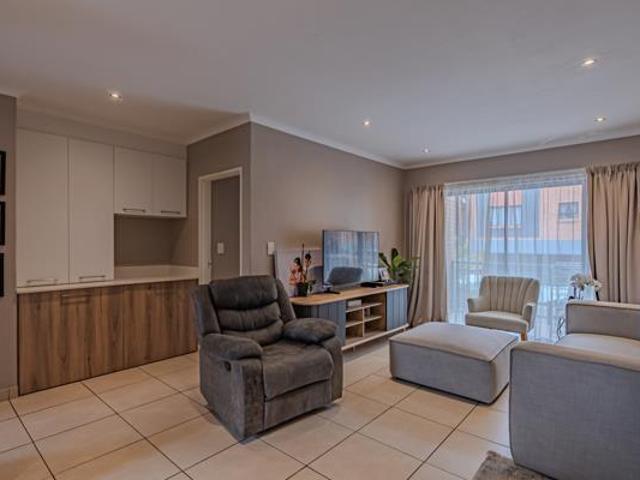 2 Bedroom Apartment in Die Hoewes