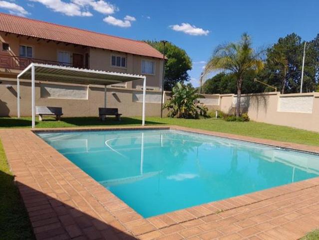 2 Bedroom Apartment in Die Hoewes