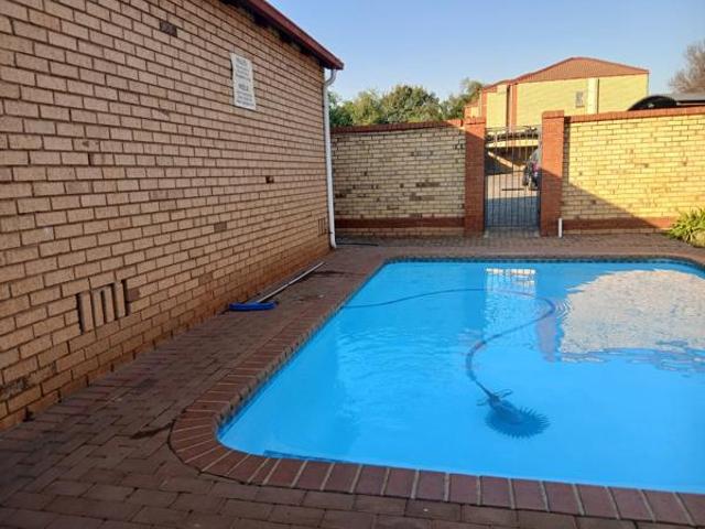 2 Bedroom Apartment in Die Hoewes