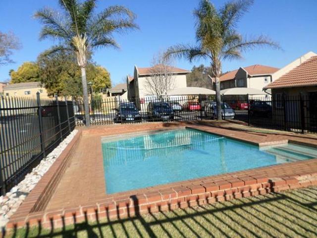 2 Bedroom Apartment in Die Hoewes