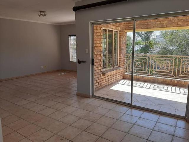 2 Bedroom Apartment in Die Hoewes