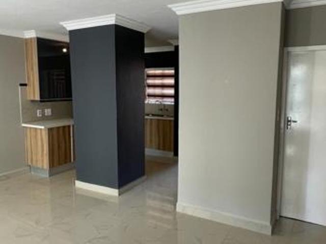 2 Bedroom Apartment in Die Hoewes