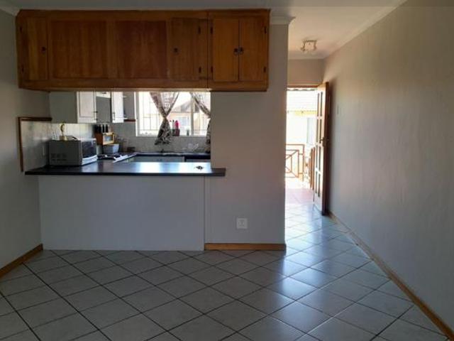 2 Bedroom Apartment in Die Hoewes