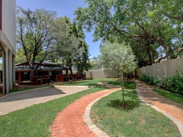 2 Bedroom Apartment in Die Hoewes