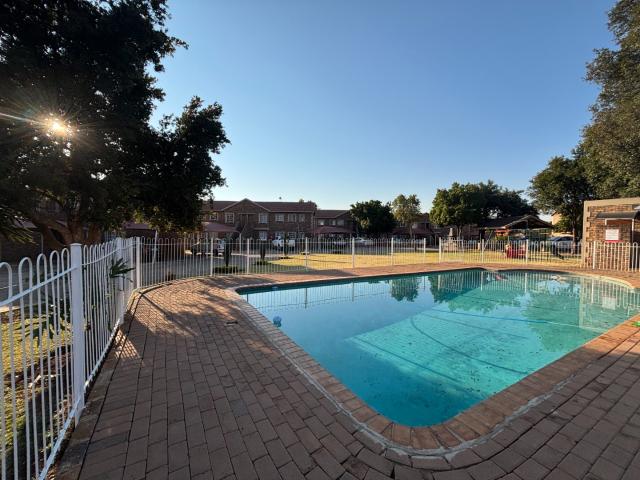 2 Bedroom Apartment in Die Hoewes