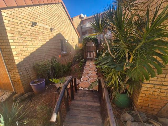 2 Bedroom Apartment in Die Hoewes