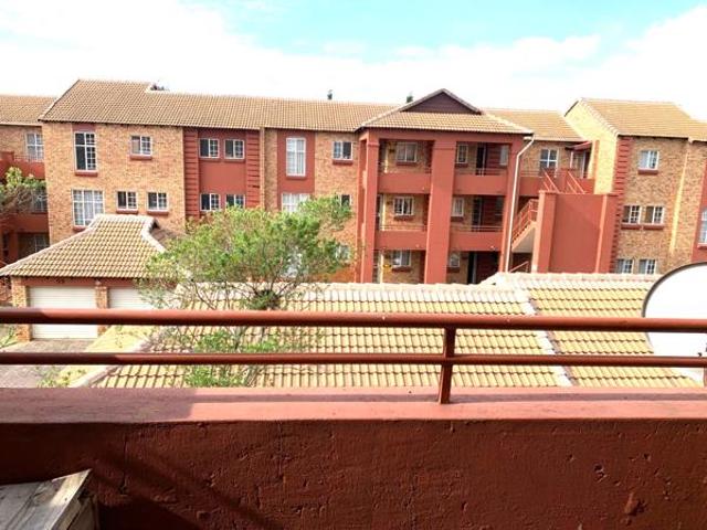 2 Bedroom Apartment in Die Hoewes