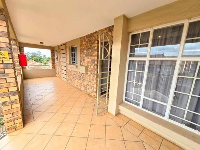 2 Bedroom Apartment in Die Hoewes