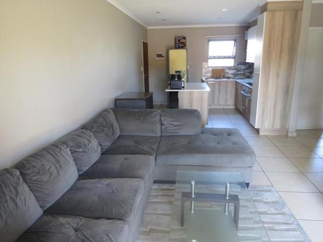 2 Bedroom Apartment in Die Hoewes