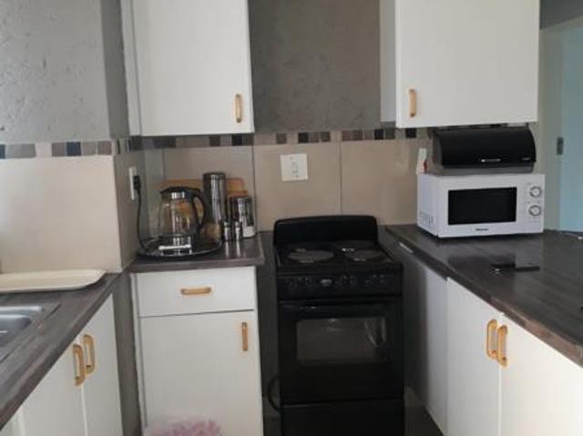 2 Bedroom Apartment in Die Hoewes