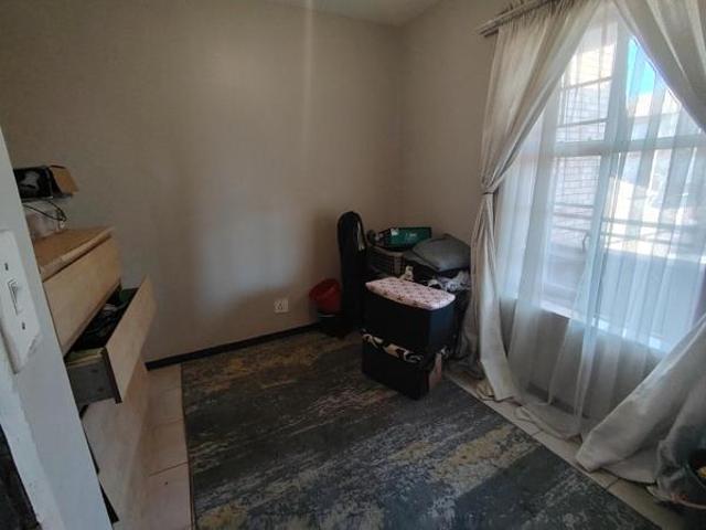 2 Bedroom Apartment in Die Hoewes