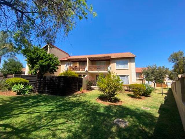 2 Bedroom Apartment in Die Hoewes