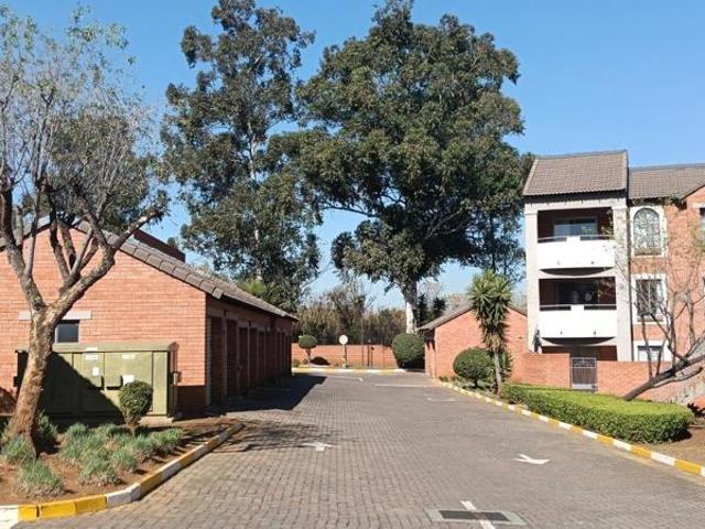 2 Bedroom Apartment in Die Hoewes