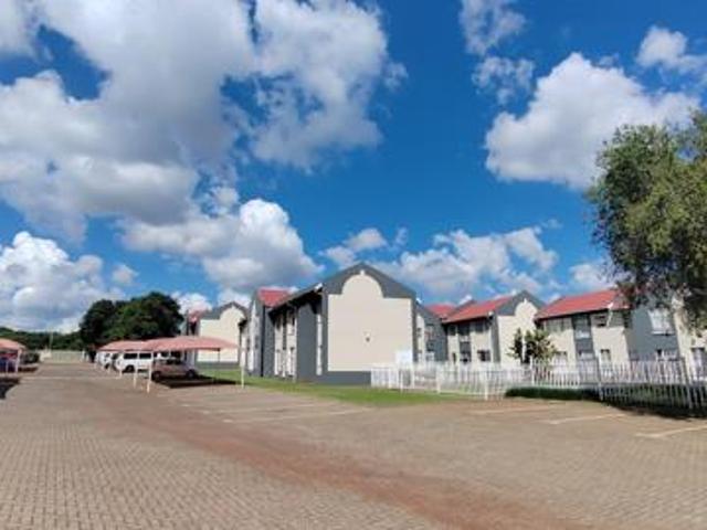 2 Bedroom Apartment in Die Hoewes