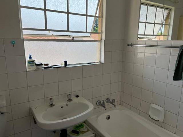 2 Bedroom Apartment in Die Hoewes