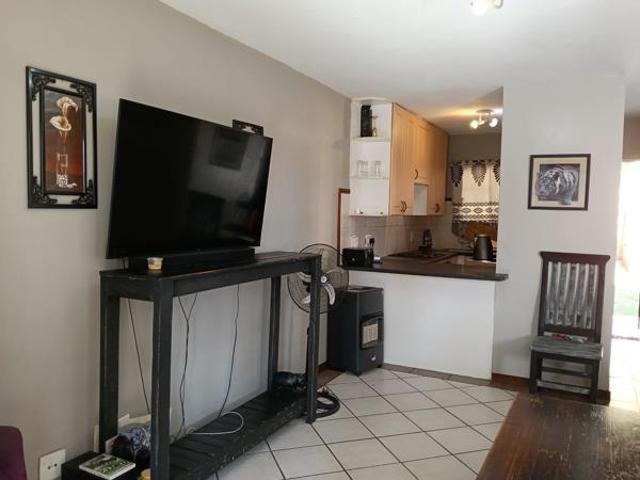 2 Bedroom Apartment in Die Hoewes