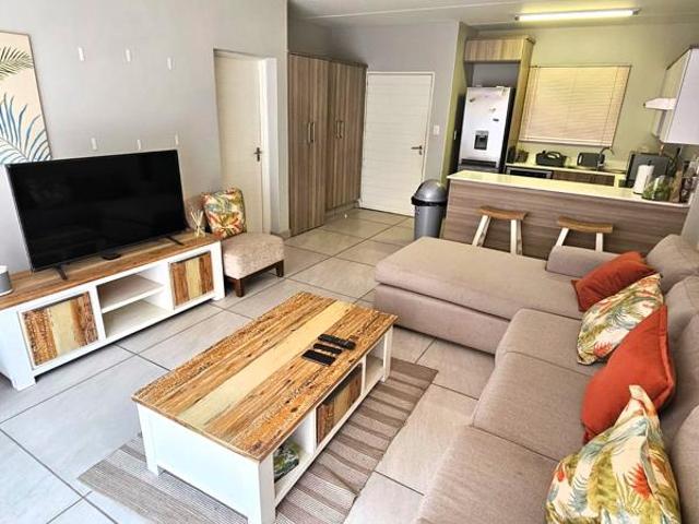 2 Bedroom Apartment in Die Hoewes