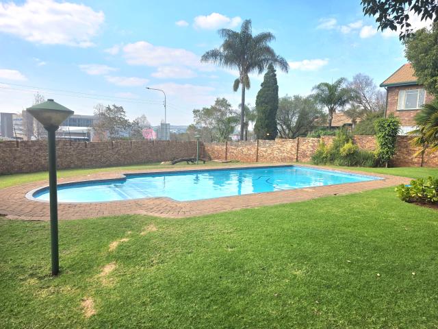2 Bedroom Apartment in Die Hoewes