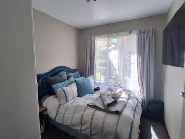 2 Bedroom Apartment in Die Hoewes
