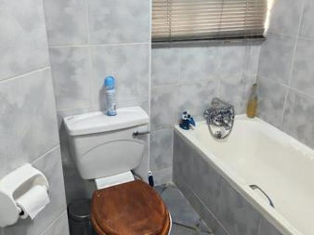 2 Bedroom Apartment in Die Hoewes
