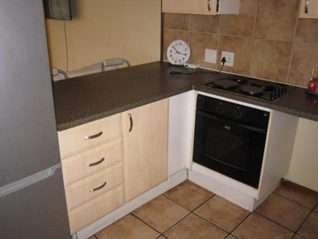 2 Bedroom Apartment in Die Hoewes
