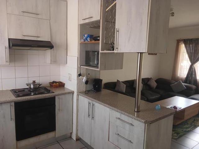 2 Bedroom Apartment in Die Hoewes