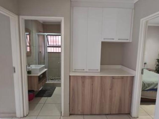 2 Bedroom Apartment in Die Hoewes