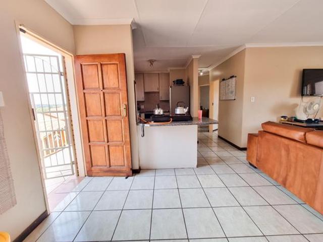 2 Bedroom Apartment in Die Hoewes