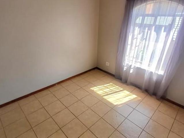 2 Bedroom Apartment in Die Hoewes