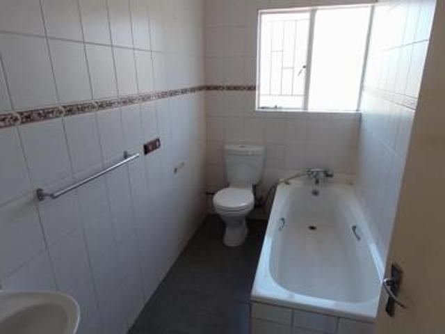 2 Bedroom Apartment in Die Hoewes