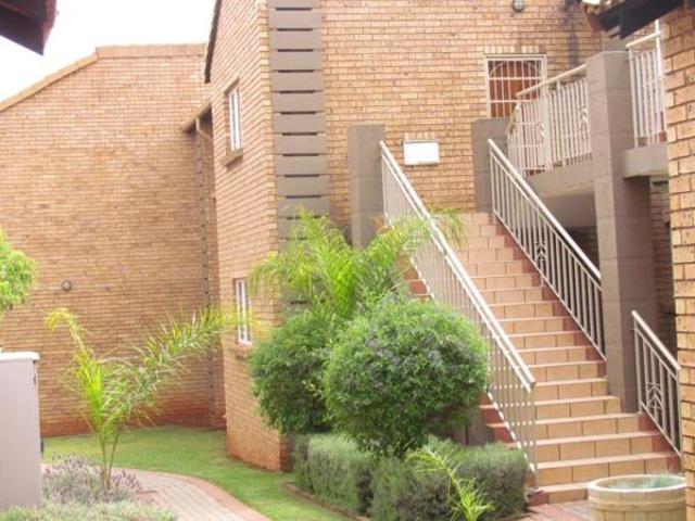 2 Bedroom Apartment in Die Hoewes