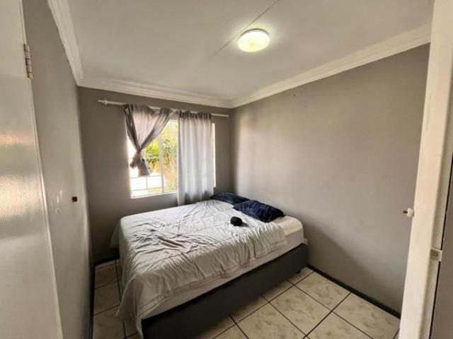 2 Bedroom Apartment in Die Hoewes