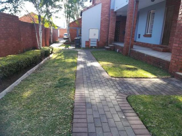 2 Bedroom Apartment in Die Hoewes